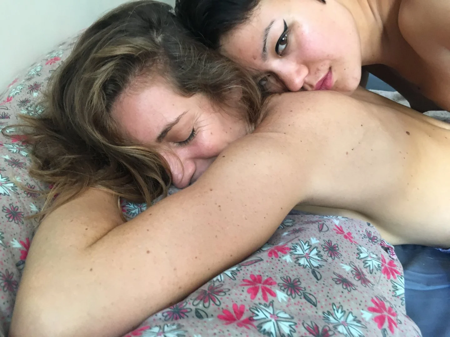 Intimate Moments mit Yumi & June Image 6