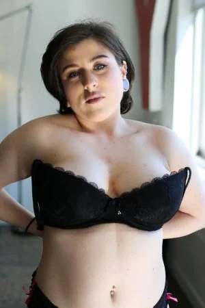 CUTE GIRL PORN: 15 ADORABLE GIRLS AND THEIR GALLERIES Image 16