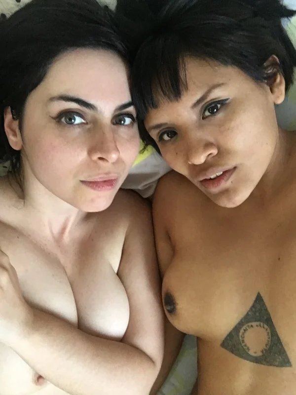 Intimate Moments with Maria & Wara Image 2