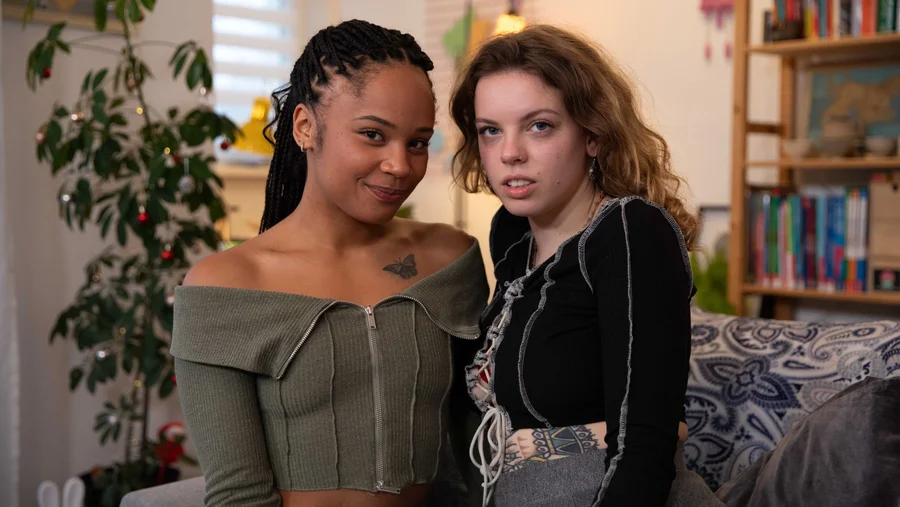 Cuckqueen 3some Image 1