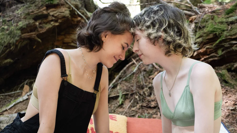 Daphne & Eve A Image 2