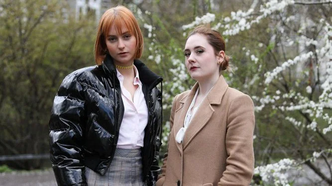 Dolly & Lola L Image 1