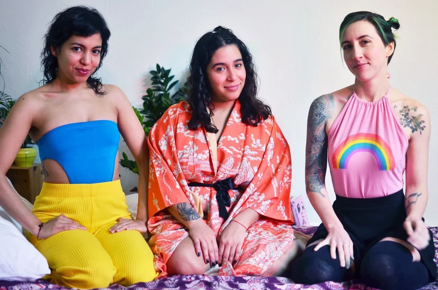 Lina, Carmen & Elara Image 1