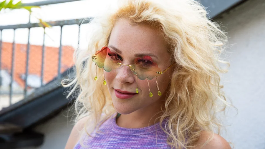Helena & Line Image 1