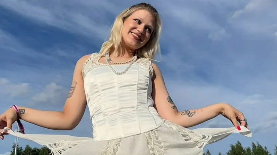 Lizzy R Image 2