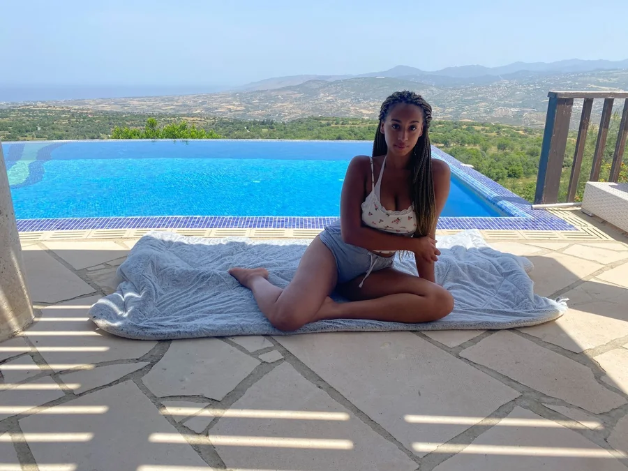 Naomi Image 1