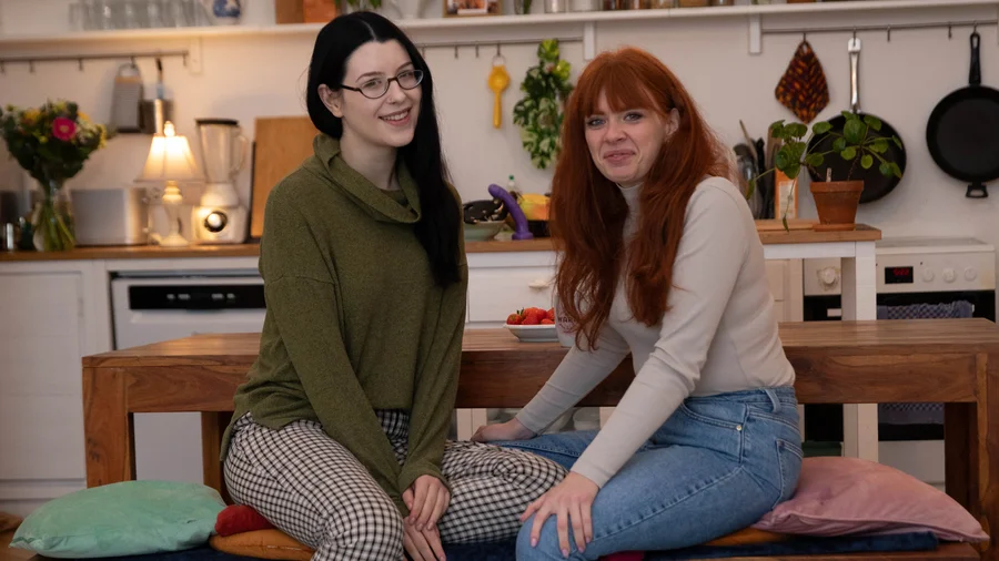Melli & Jessie Image 1