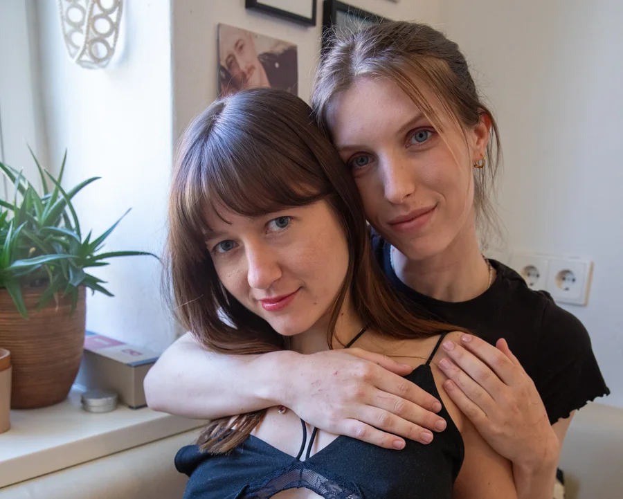 Runa & Alina L Image 2